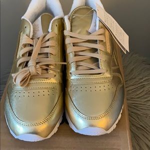 Women’s Reebok gold 8.5 NEW IN BOX